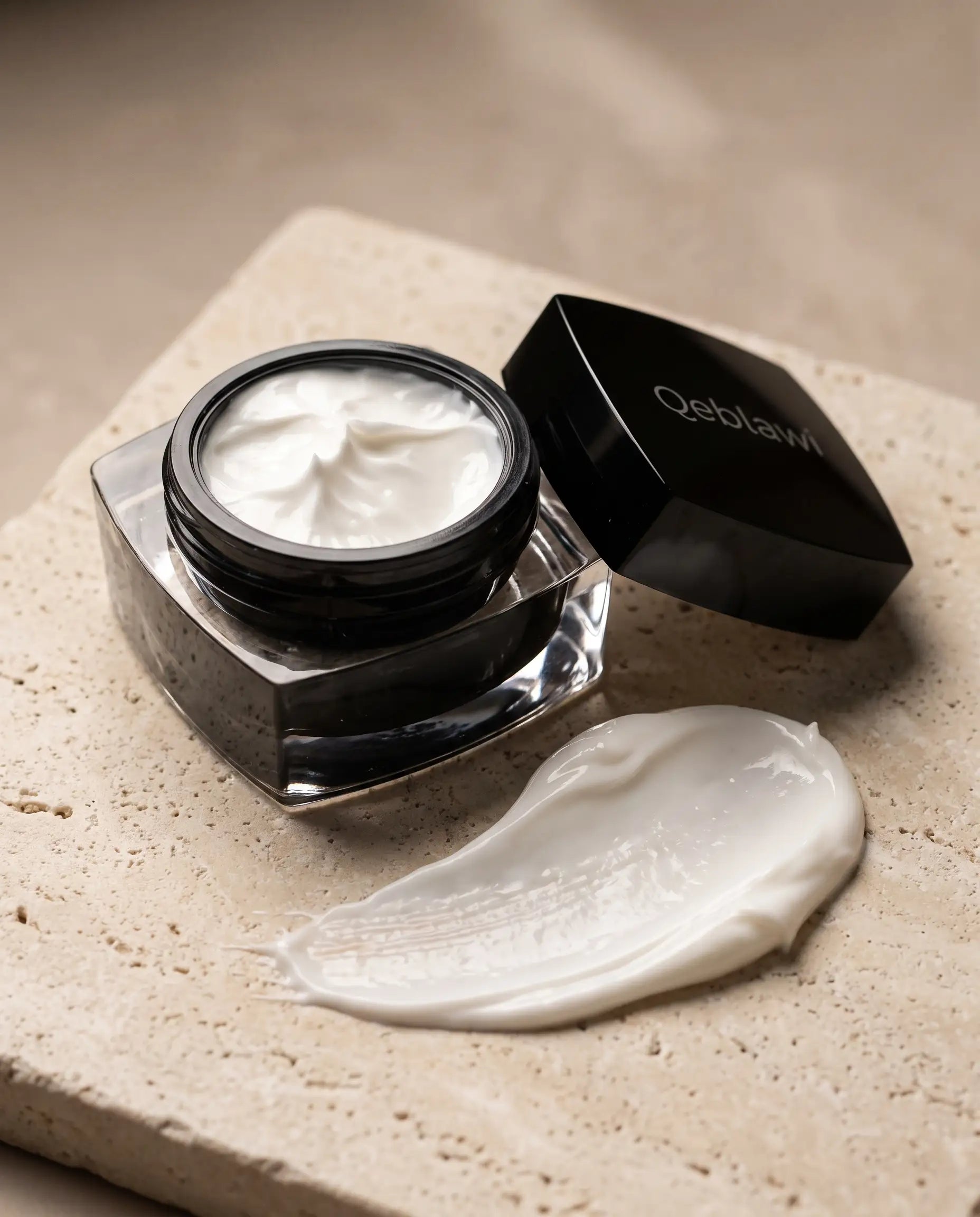 INTENSE
HYALURONIC MOISTURIZER
HYDRATANT HYALURONIQUE